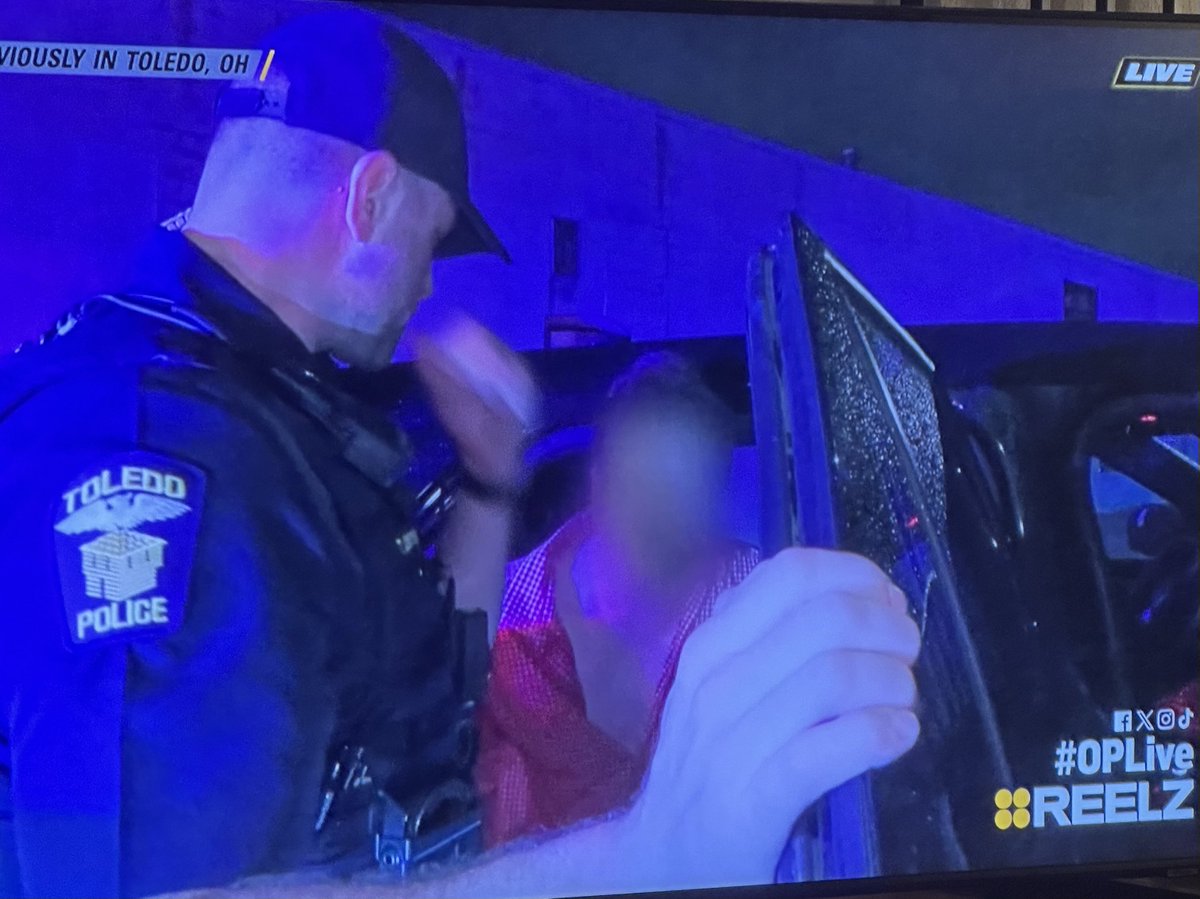 PinkChanel53's tweet photo. Holy Toledo, what a clown 🤡 #OPLive #OnPatrolLive #OPNation https://t.co/IhBQmZa7e1