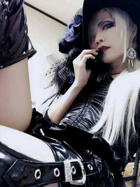 glitterwaver's tweet photo. That era when Yuuki looked like all his rich husbands over the years have died in the most mysterious ways https://t.co/Am12LC8Z8Q