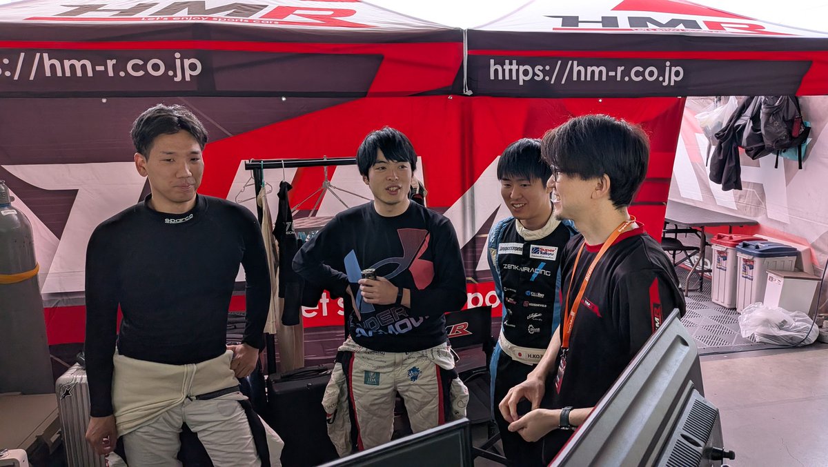 HMR_sportscar's tweet photo. 【S耐】
おはようございます☀
本日はスーパー耐久Rd.3富士24時間レースの決勝です🔥🔥
10時50分からのピットウォークではHMRのキーホルダー&amp;クリアファイルをプレゼント！ご来場お待ちしております✨

決勝レース開始は15時です！完走目指して頑張ります💪💪
#HMR #S耐 #スーパー耐久 #富士24時間 https://t.co/rJUhcJOxhg