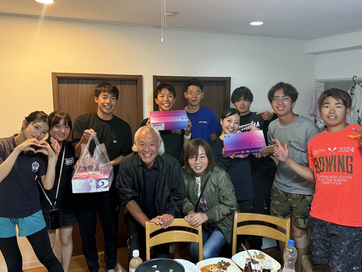 doshisha_rowing's tweet photo. 【差し入れのお知らせ】
R7卒  青木先輩のご両親より、サーティーワンの差し入れを頂きました🍨
お忙しい中、足を運んでくださりありがとうございます🙇🏻‍♂️！
皆で美味しくいただきました😋 https://t.co/PeO162XqV3
