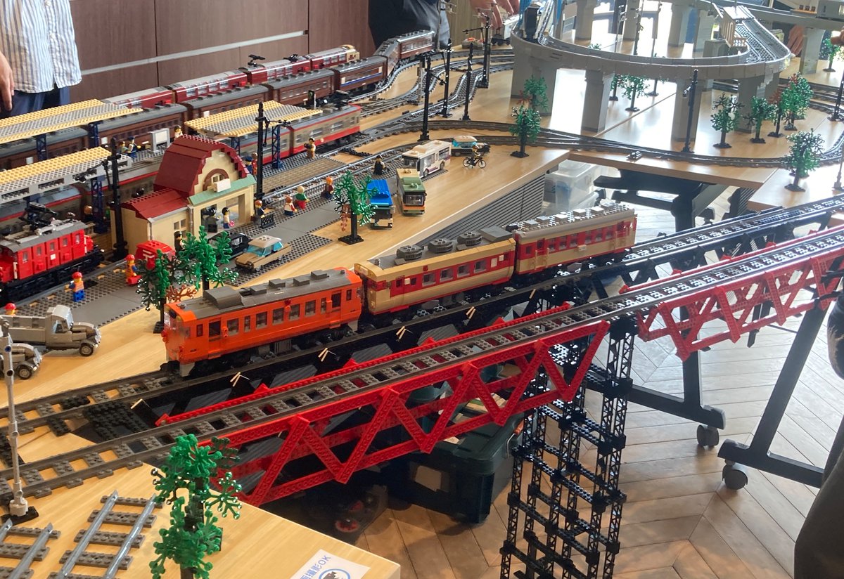 houmeisya's tweet photo. #みんなでつくるLEGO展覧会　5月24日　ぬぬつきさん新作　国鉄な気動車たち

キハ40 キハ58 キハ55
リアルさと可愛さのバランス絶妙

キハ40の首都圏色がベストマッチ
レディッシュオレンジもっと入手性上がって欲しいなぁ https://t.co/i8OHIk0N1K