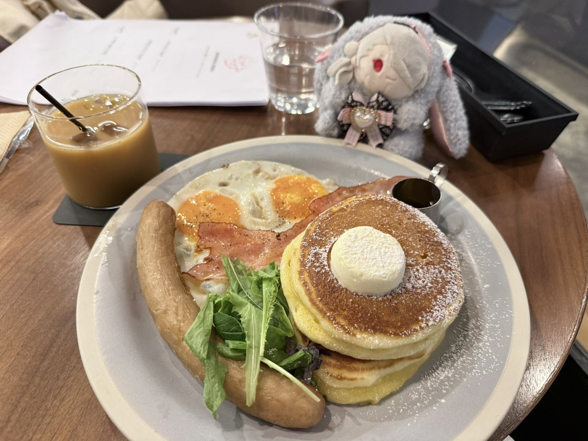 72suzu's tweet photo. パンケーキめちゃくちゃおいしかった〜
好きな生地、もきゅもきゅ
ソーセージが結構お気に入りだった https://t.co/4FT6mTFx0V