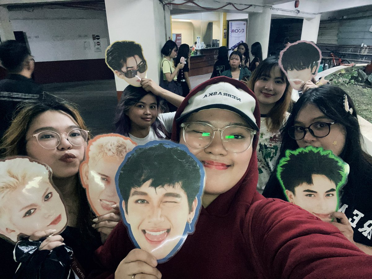 axisphere's tweet photo. finally?? 5/5??? present yan silang lima oo!! <33 

@sijyuni @caiolve_ @rukonnect @haroyaaa 🩷💙♥️💛🧡💚

6ENSE at ROUGE
#ROUGE
#6ENSEatPUPManila
@6ENSEofficial #6ENSE https://t.co/kmMlkmE2Hg