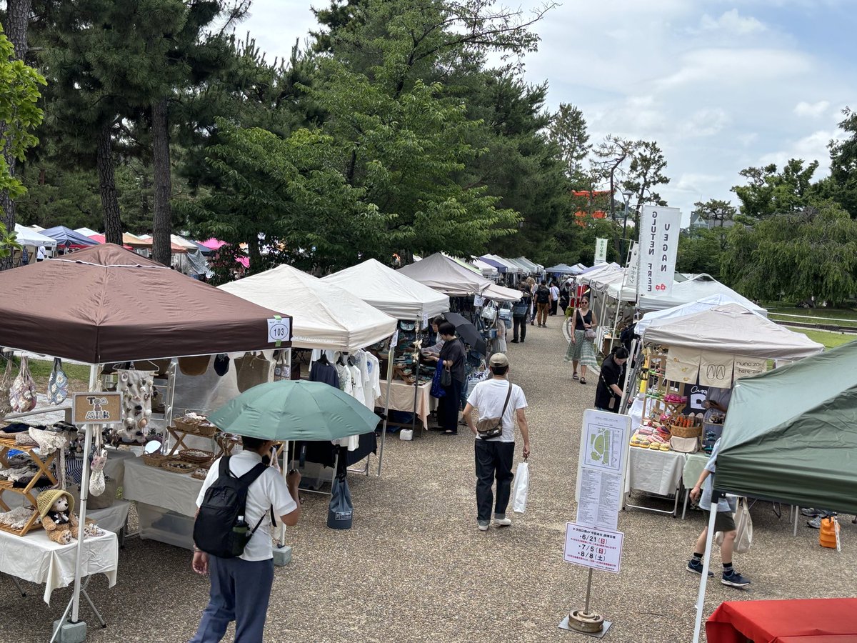craft_kyoto's tweet photo. ▶本日、2026年6月6日(土)、京都の #平安神宮 前・岡崎公園にて、#平安楽市 ～岡崎公園 #手づくり市 ～を16時まで開催しております!!!
久しぶりの土曜開催、好天の下、たくさんのお店が参加してくださり賑やかに開催しておりますので、ぜひこの機会に遊びに来てください｡｡｡
https://t.co/7q6CL0TB3M https://t.co/RmohZYiEVO