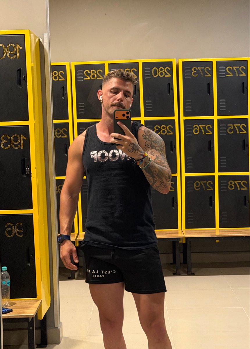 TheMarkStyle's tweet photo. Let’s go and play in the showers 🔝 https://t.co/IxzfgPElBb