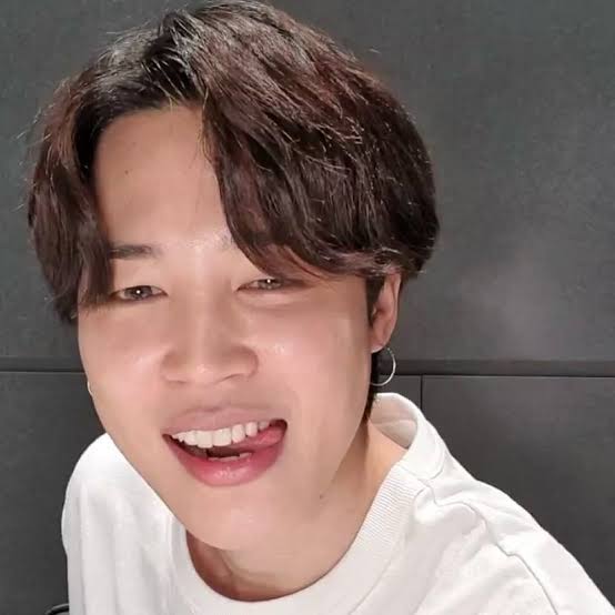 boraminnie's tweet photo. A photo your boyfriend/bias sent you - Delulu Edition😜 https://t.co/BKrT7Zc9qS