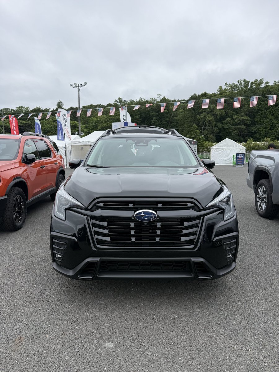lovecars_jp's tweet photo. スバルさんも、米国3列SUV導入へ

⭐️アメリカ生産の3列SUVを2026年後半日本導入検討

⭐️米国名アセント　他地域名エヴォルティス

⭐️2.4水平対向4気筒直噴ターボのシンメトリカルAWD

⭐️アイサイトやX-MODEも当然搭載

⭐️全長4998×全幅1930×全高1819mmは日本で走る輸入車SUVと同クラスのサイズ

フォレスターよりも大きな余裕たっぷり3列のスバル、待ってた人も多い！？