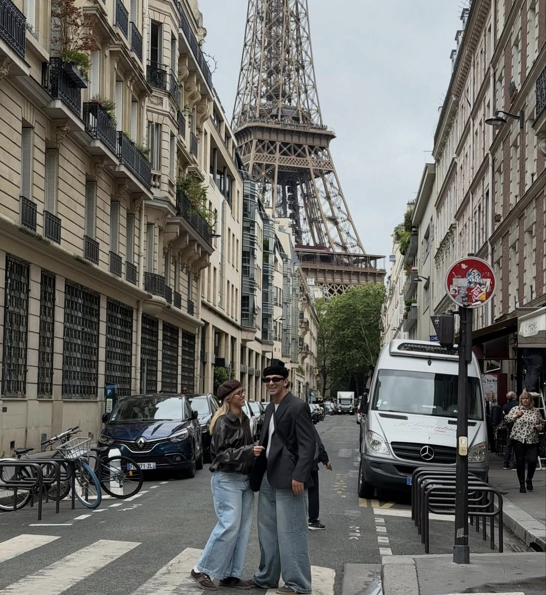 bautiydeni's tweet photo. París les queda tan bien 🤍 https://t.co/zTN7tbrIhJ
