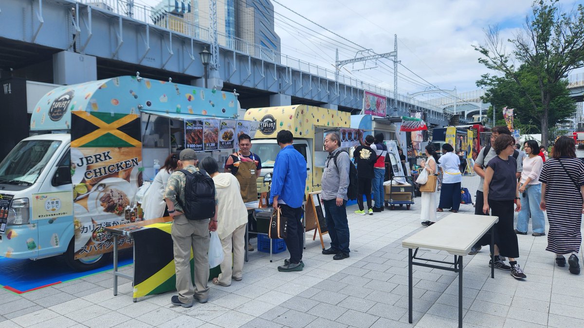 visit_sumida's tweet photo. この週末は #隅田公園 へ、世界の料理に出会いに来ませんか？🇺🇸🇦🇷🇬🇭🇰🇷🇯🇲🇹🇼🇩🇪🇨🇳🇨🇿…味わうだけでなく、スパイスの販売やスパイス料理の無料ワークショップなども楽しめますよ😋🍴💕
#すみーくる もおります！

大使館シェフのおいしいレシピ presents 世界グルメフェス 2026 https://t.co/ImM0mRDosg https://t.co/WsnfIIIwKh