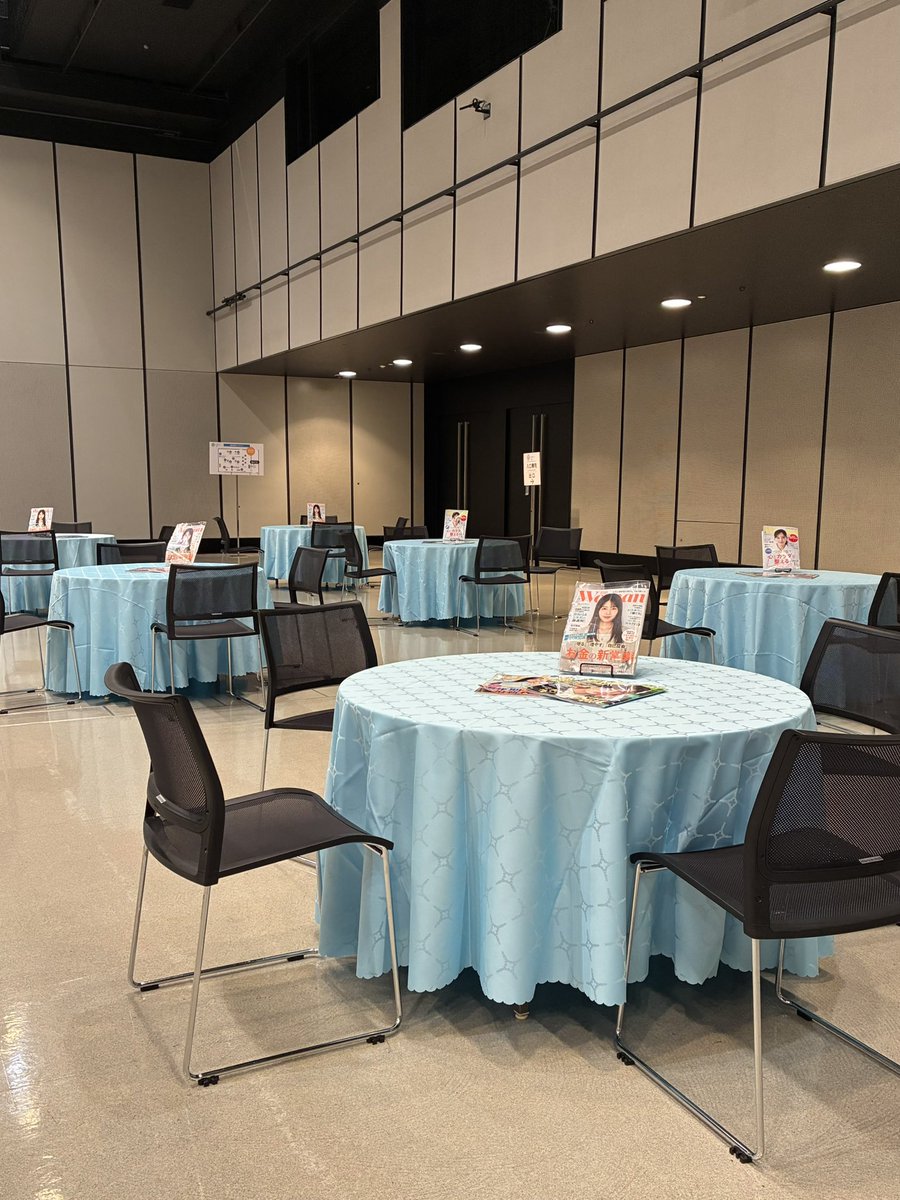 WOMANEXPO's tweet photo. 展示ブースエリアには休憩スペースをご用意しています。セミナーの合間など、雑誌を読みながらごゆるりおくつろぎください📖 https://t.co/8MWPgo5e2G