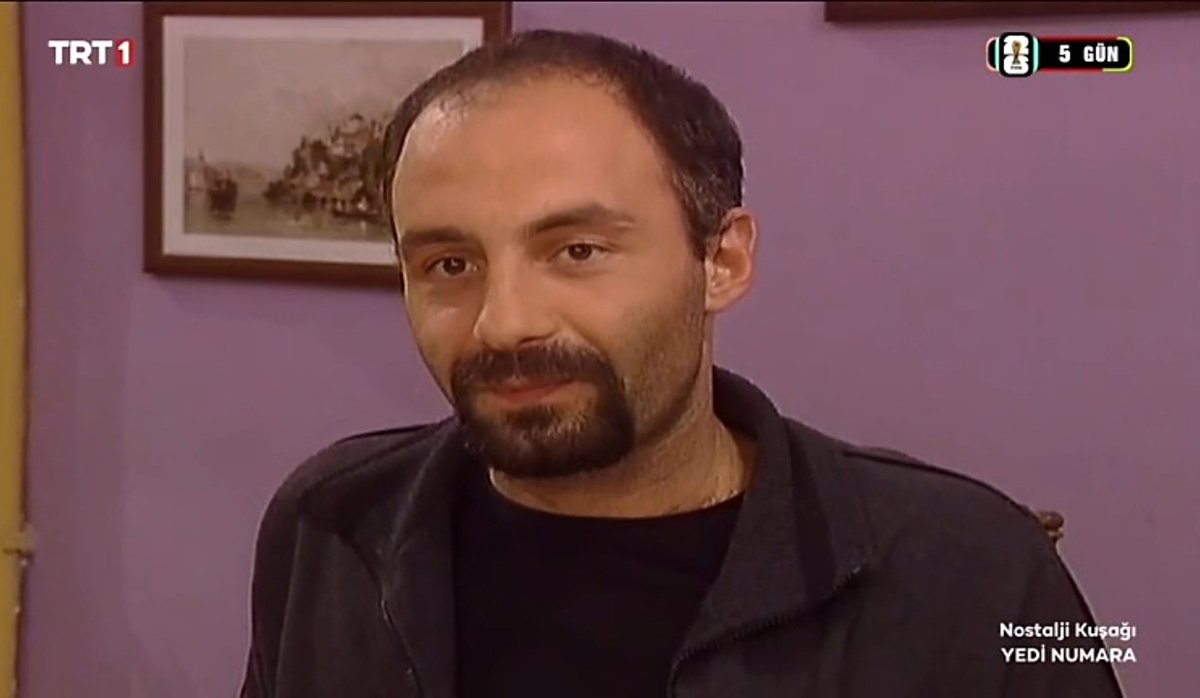 serialsandmun's tweet photo. Ayyy yaprak dökümü Tahsin'e bakınnn evrim değil devrim geçirmiş resmen dnsmkskskzkz https://t.co/GUiUfzmVuk