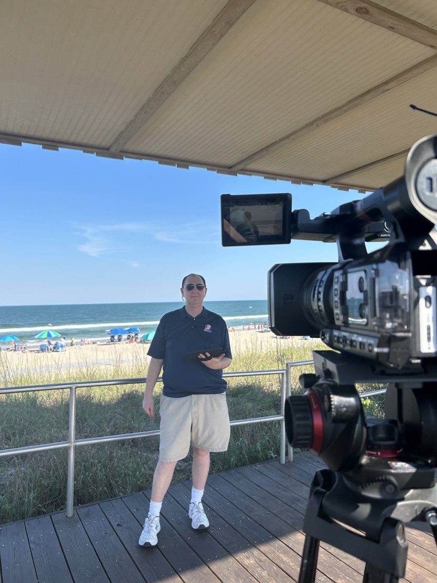 LeeHaywoodWX's tweet photo. Not a bad day at the office. Live weather this evening from Carolina Beach for the 40th annual Carolina Beach Music Festival!
#WWAY #NCwx @CarolinaBeachNC #CarolinaBeach https://t.co/EhZ02u4Lkw