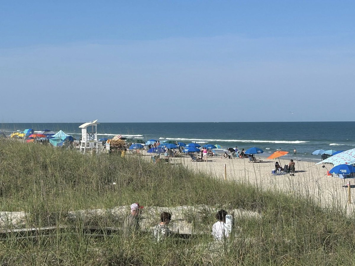 LeeHaywoodWX's tweet photo. Not a bad day at the office. Live weather this evening from Carolina Beach for the 40th annual Carolina Beach Music Festival!
#WWAY #NCwx @CarolinaBeachNC #CarolinaBeach https://t.co/EhZ02u4Lkw