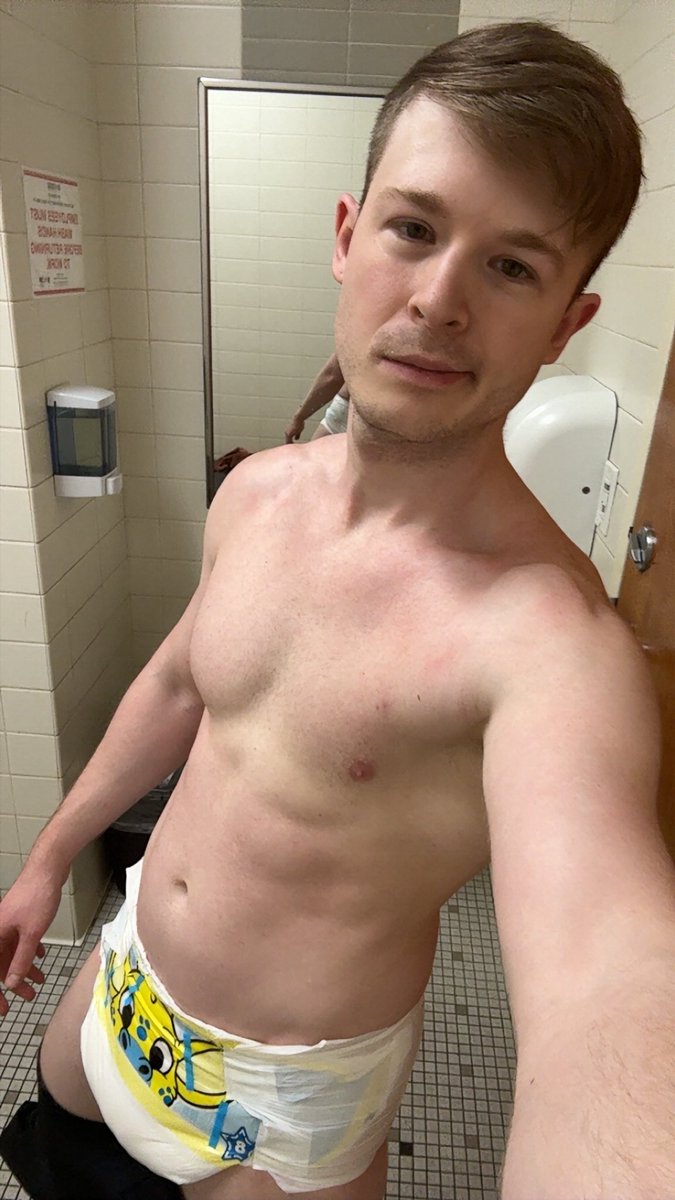 Pup_Lyon's tweet photo. So which gym outfit seems better? 😅 https://t.co/L872dMUDJu