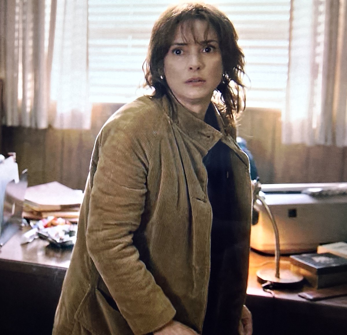 catrabyers's tweet photo. JOPPER FIRST LOOK (kinda) this buzz. Joyce looks so beautiful ik Hop's heart was beating loud asl meanwhile she just wants to find her kid https://t.co/Uthj97dlGm