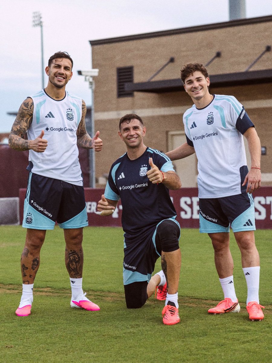AFASeleccionEN's tweet photo. All good 👍 https://t.co/90Yw5ZmTGo