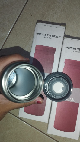 mochieesh's tweet photo. gess bantu aku abisin barang di kos yuu, ada tumblr 300ml belom kepake samsekk Rp. 15.000 aja bisa pakai shopee yaa. Harga aslinya masih 50an https://t.co/REC4tKhek2
