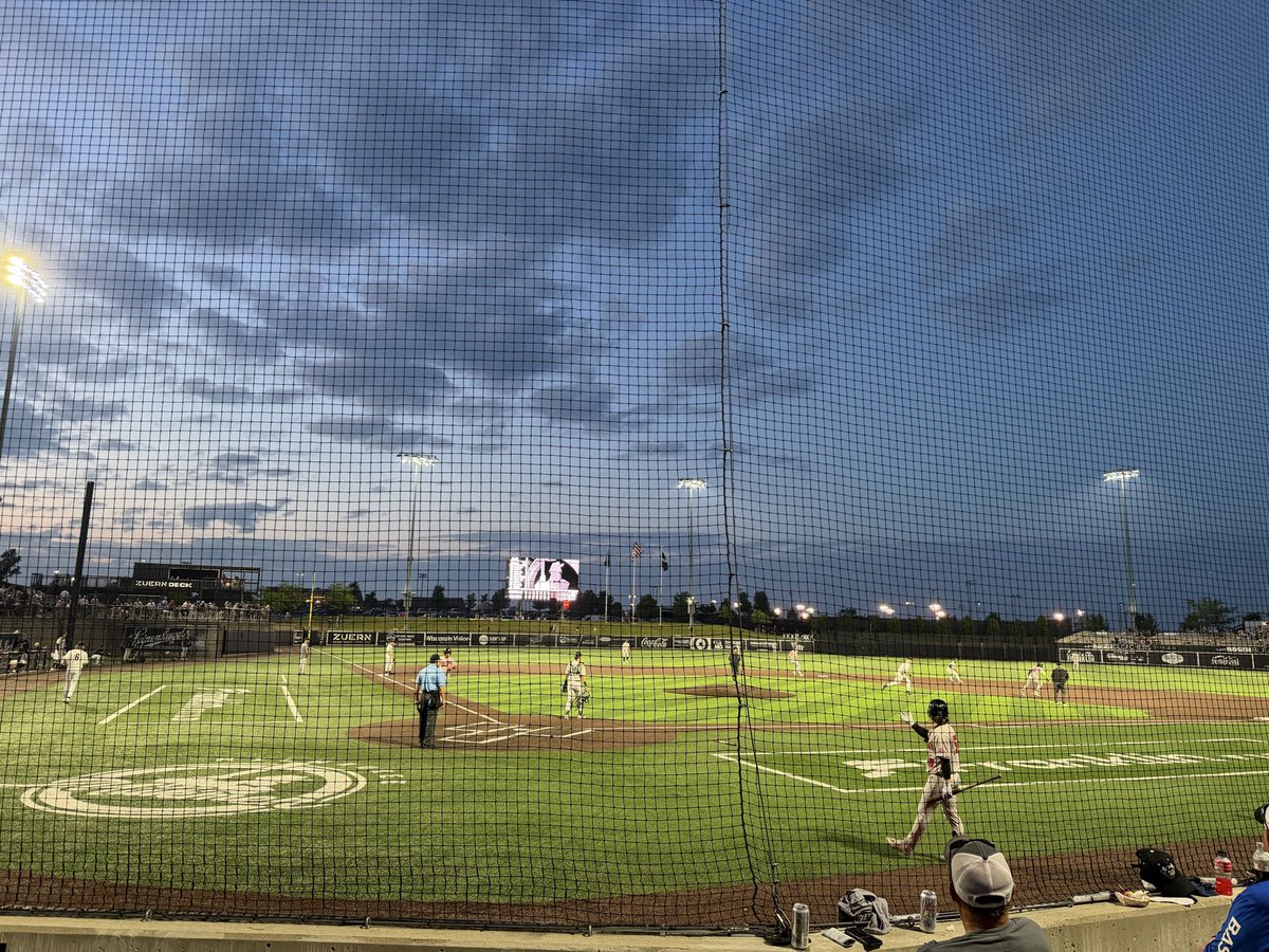 squaller7's tweet photo. Beer &amp; baseball 😍😍 Milwaukee Milkmen https://t.co/1sM6xnCLSz