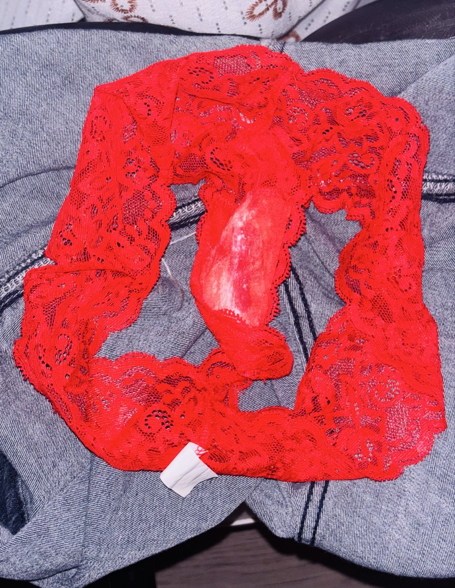 Novaxte6's tweet photo. Ufffff 🔥 tía pero que manera de manchar la tanga  🤤
No sabe la deslechada que me daré oliendo su tanguita imaginando que la tengo en 4 dándole verga asta terminar dentro de usted 🤭 https://t.co/bBIrdUqjth