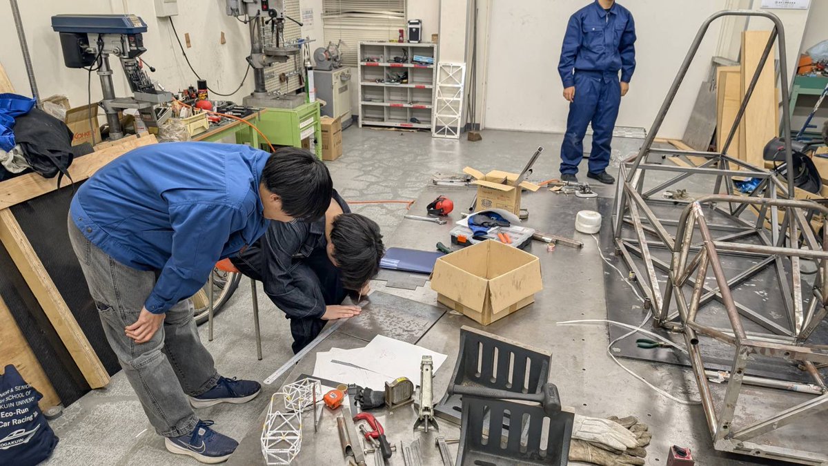Kait_FormulaSAE's tweet photo. 機械班による新しいフレーム製作の作業風景です!
#学生フォーミュラ #formulastudent
#ものづくり #formulasae https://t.co/a6jmXHADqc