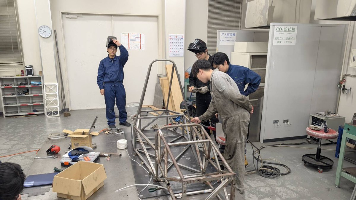 Kait_FormulaSAE's tweet photo. 機械班による新しいフレーム製作の作業風景です!
#学生フォーミュラ #formulastudent
#ものづくり #formulasae https://t.co/a6jmXHADqc