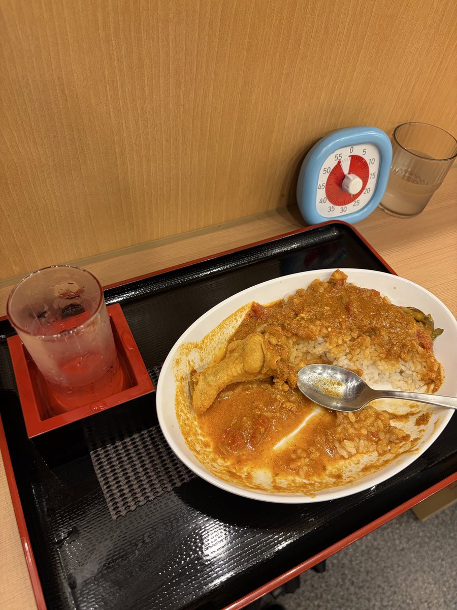 napoyang's tweet photo. 最近、休みの日はよもだそばでの立ち飲みがルーティン。
立ち食い蕎麦屋らしからぬ、スパイシーなインド風カリーが、飲み放題の日本酒と実に合う。 https://t.co/lOHOFBcY80