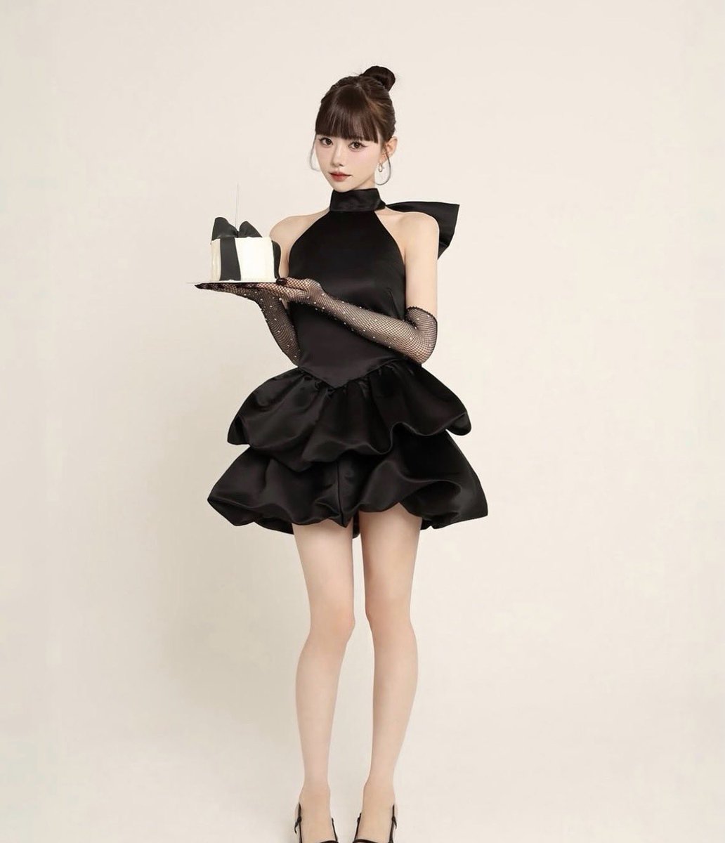 The toe のEtoile Balloon Dressはアイボリーもブラックも可愛すぎる