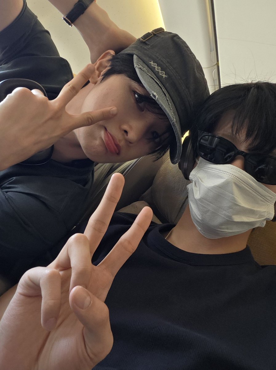 maheetdda's tweet photo. 안붙어있으면무슨일일어나?아니잖아뭐하냐고 https://t.co/DyatxvEwLl