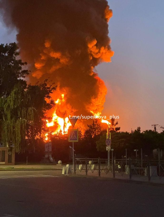 FreudGreyskull's tweet photo. More Ust-Labinsk burning! https://t.co/FKxOTt9HA9