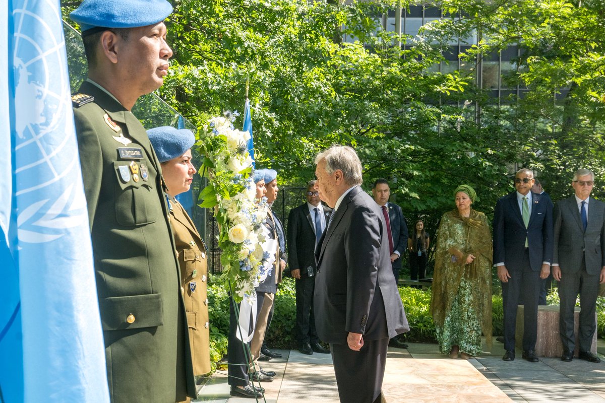 AminaJMohammed's tweet photo. Today, I joined Secretary-General @antonioguterres in paying tribute to the women and men who made the ultimate sacrifice under the @UN flag in pursuit of peace.

Their service and courage will never be forgotten. And our hearts remain with their families. https://t.co/ojBQ81wPhI