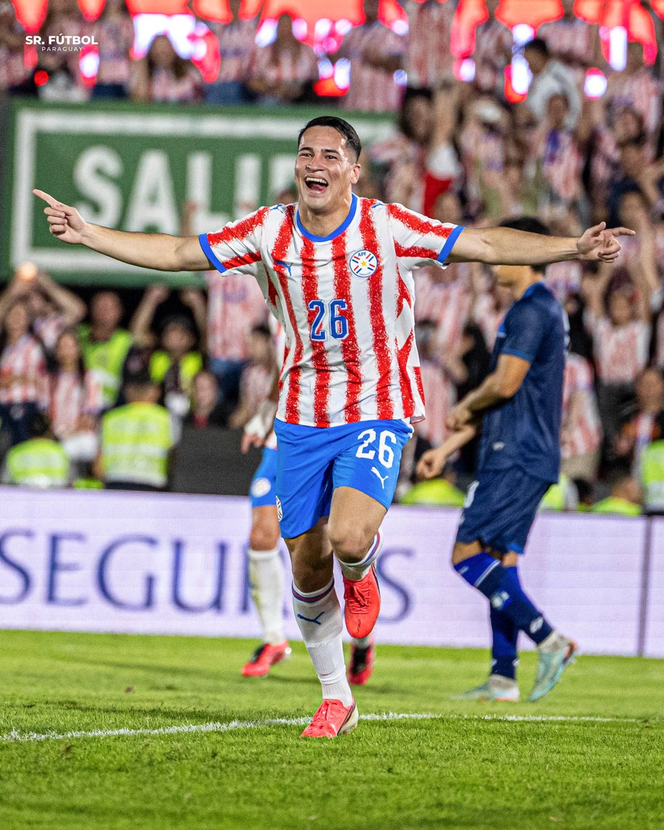 SrFutbolPy's tweet photo. En el 2023, Alexandro Maidana estaba jugando en Intermedia. A inicios de año, fue transferido a Talleres. Días atrás, fue convocado para disputar la Copa del Mundo 2026. Y hoy, sumando muy buenos minutos, anotó su primer gol con la Albirroja.

❤️🇵🇾 El sueño del pibe. https://t.co/BQljHcr9El