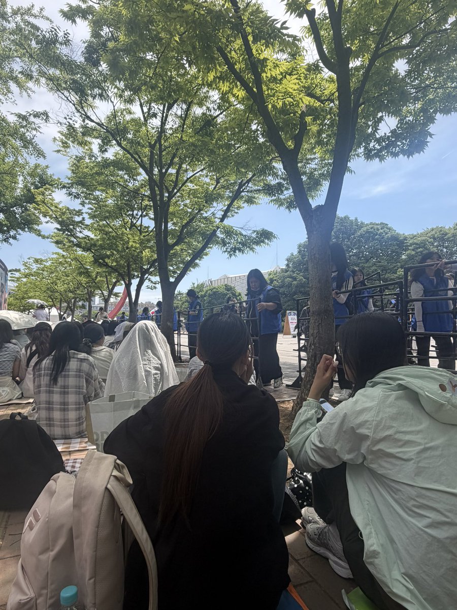 _1hxoxo's tweet photo. 동물원에 갇힌 원숭이 체험 쌉가��~~!!🖕🏻💕 https://t.co/OS8LtBONbC