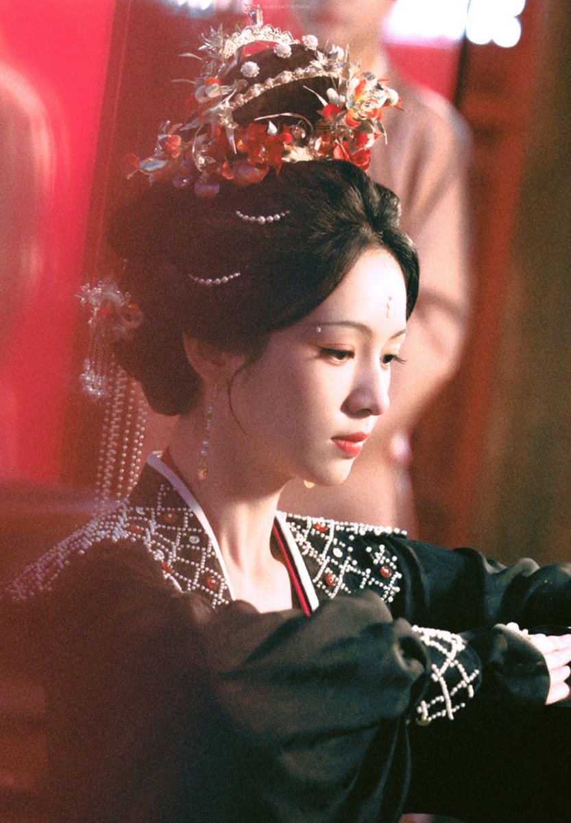detailsedts's tweet photo. The visuals, the details of each costume, accessories, and Xie Qingyuan's hairstyle are absolutely perfect and gorgeous, and each hanfu suited her so well. Needless to say, Zhou Ye's acting in this drama will be brilliant and top-notch!!
#ZhouYe #周也 #SpringOfTheBlade https://t.co/VTkP9LQsC3