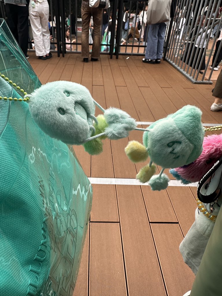 nano09max's tweet photo. 二度目ましてのベルーナ笑
8年ぶりに全員揃ったSHINee Worldのためならとスパショで別れを告げたベルーナに行きました😂帰りの電車以外はだいぶ印象良くなりました！気候大事。笑
でも、楽しかったしみんな可愛くてカッコよくて。やっぱりSHINee好きだなと改めて思えました🩵シャヲルも優しくてすき☺️ https://t.co/42e7UklZ7J