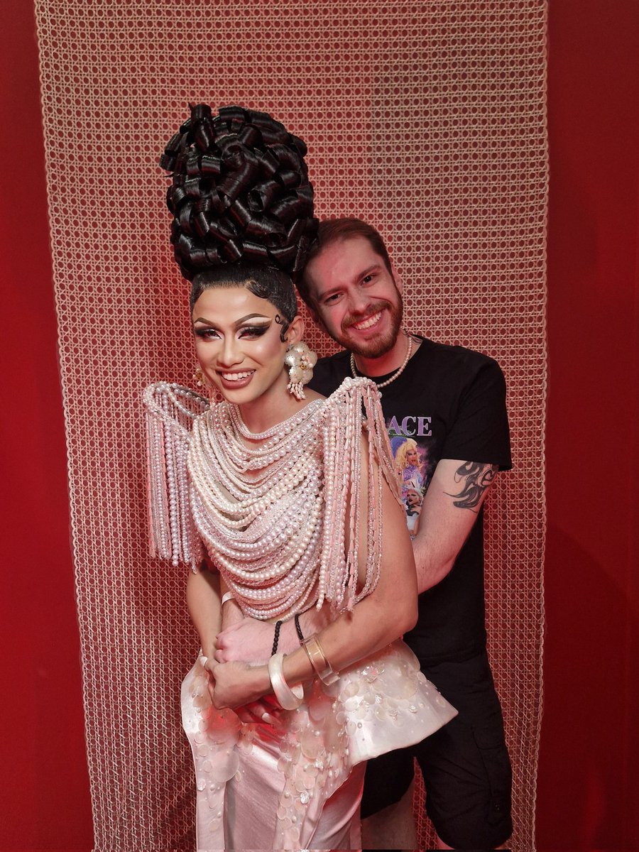 _brunolana_'s tweet photo. É, meninas, esse primeiro dia da DragCon Brasil foi tudo! TUUUUUUDO! Estou completamente encantado. Amei estar na convenção das yags. Que privilégio! Viva a arte drag! 😍❤️ #DragCon https://t.co/LMZbbCXQtc