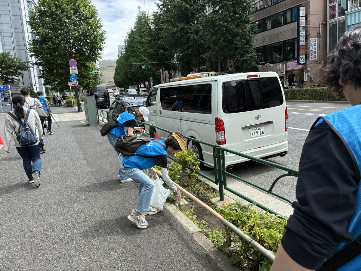 CleanupFrontier's tweet photo. 原宿クリーンナップフロンティア1
2026.6.6今日から原宿エリアの
ゴミ拾いを始めました
始めは8人での活動になりました
Deus前から原宿通りを通って
竹下口から明治通りを表参道の
交差点を渡ってラフォーレ前から
明治通り歩道を原宿警察署前から
歩道橋を渡ってDeus前迄
街を綺麗にしてきました https://t.co/5HuMtkHXmB