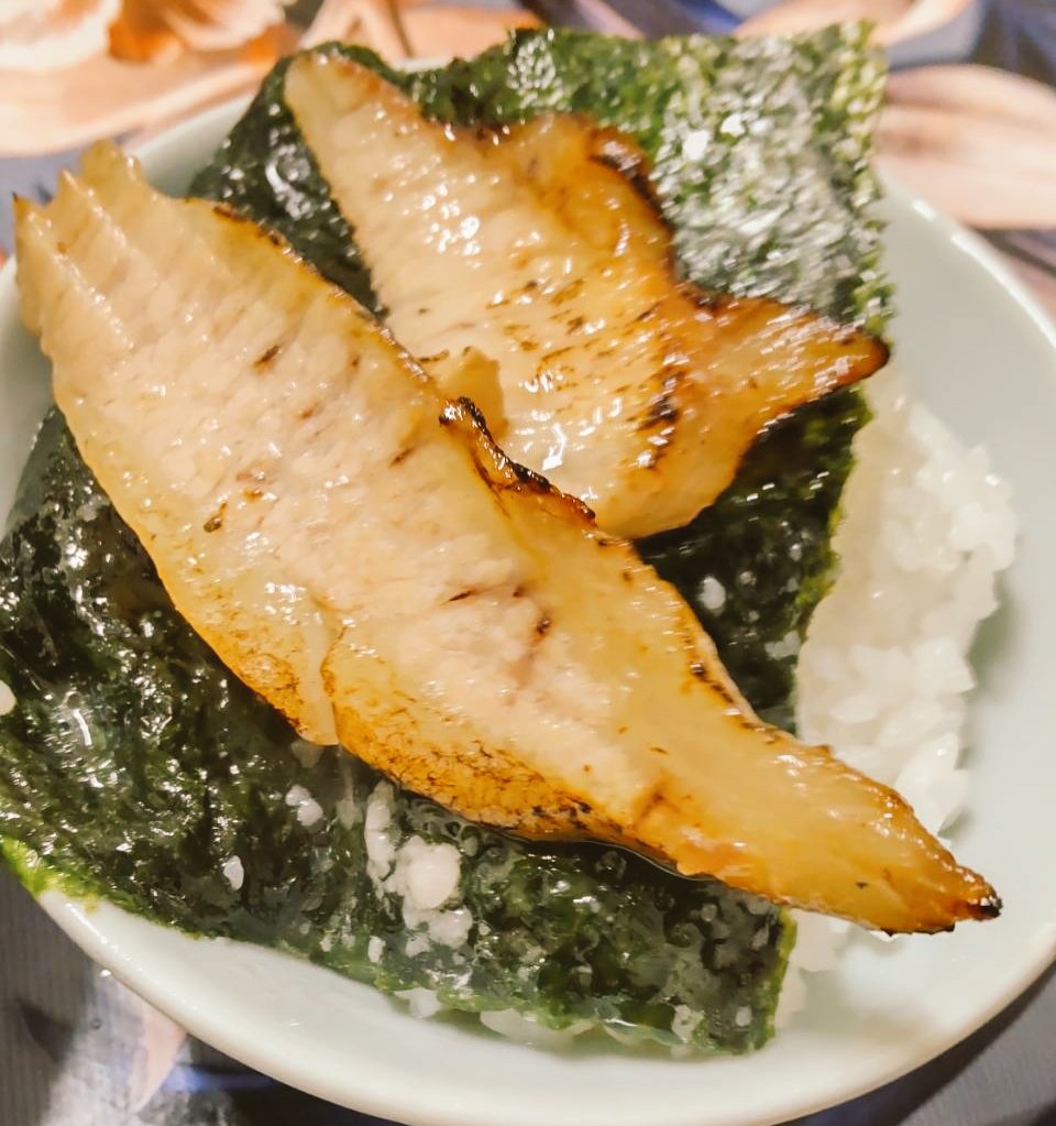 pzURuSFpouEery2's tweet photo. ラーメンショップ幸手本店 金田亭 ★★★★★

豚トロチャーシューメン（醤油）
半ライス

奥の部屋も使えるようにしたらしく座敷で実家で食べてるみたいな笑
豚トロは炙ってて米を巻いてたら切れるくらいヤワトロ👍
ラーショ最高✨旨かった https://t.co/WYCmaedN9y