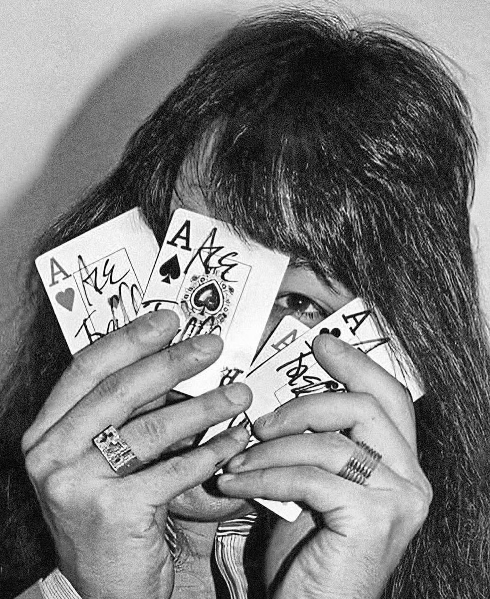 rebelwithyou's tweet photo. “..If the devil wants to play his card game now
He’s gonna play without an Ace in his deck”
@ace_frehley #SpaceAce #FrehleysComet
#Kiss #KissArmy https://t.co/b609q17oe9