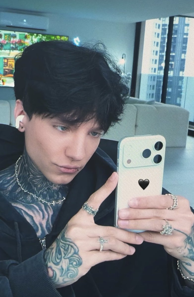 crysbeloved's tweet photo. 🥹🖤 https://t.co/GXp1RDYhTg