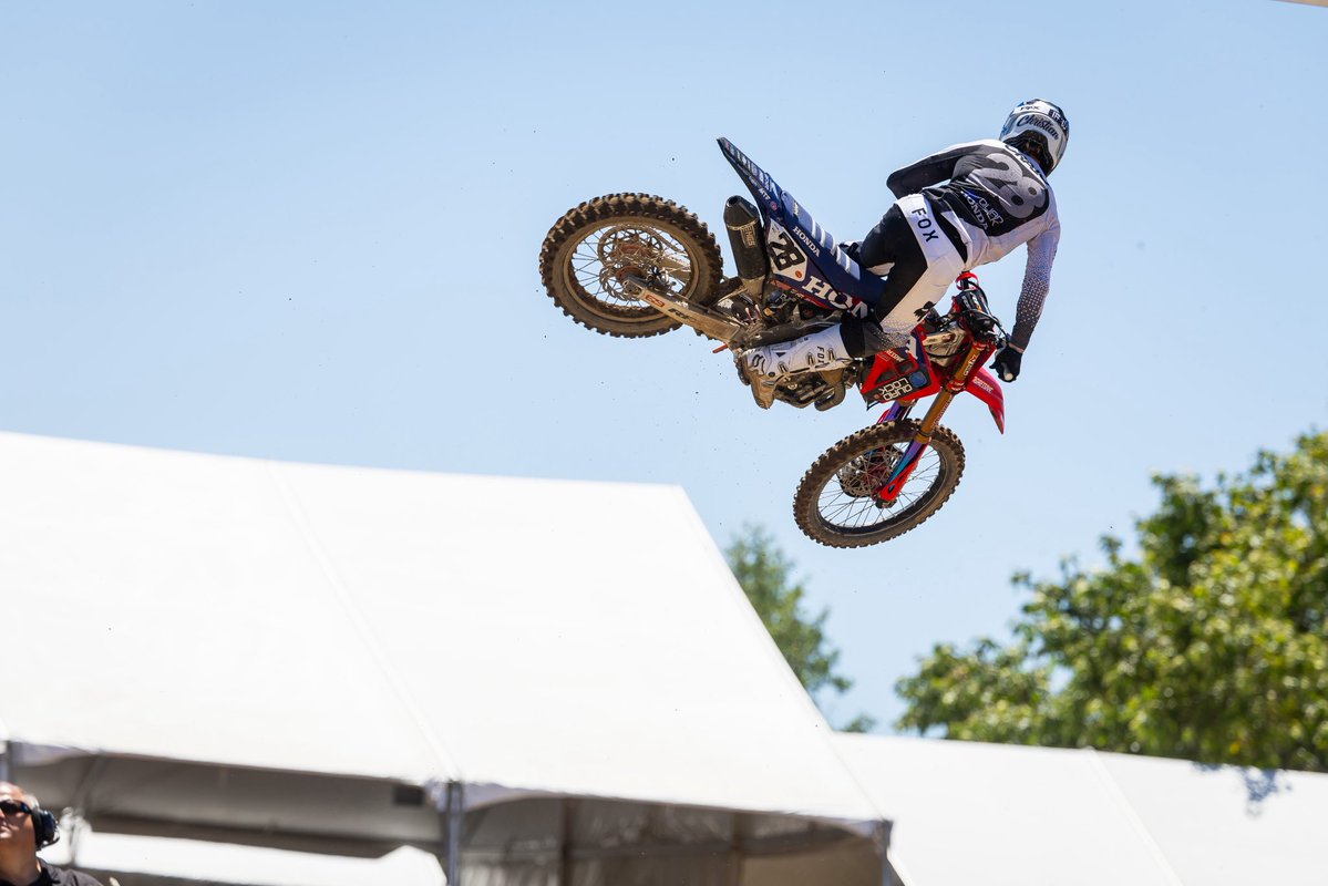 ProMotocross's tweet photo. Press Day Pics 📸 

Who’s excited to drop the gate at Hangtown? 🤔 

#ProMotocross #SMX https://t.co/hEKSLtTIB0