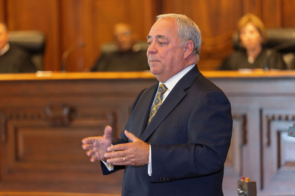 ISBAlawyer's tweet photo. #ISBA President Perry J. Browder takes the oath administered by @illinoiscourts Chief Justice P. Scott Neville on June 4, 2026 at the Illinois Supreme Court Building in Springfield. ⚖️

Join us in congratulating #PresidentBrowder! @SimmonsLawFirm

📷 @KariBedford https://t.co/VQErhOubZD