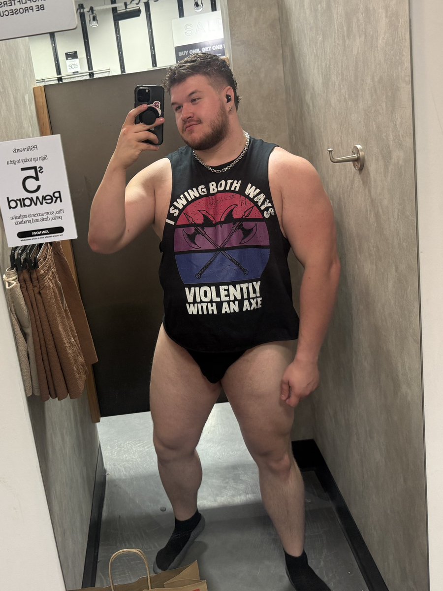 groggy_grizzly's tweet photo. Shopping at the mall eventually just turns into seeing what store has the best lighting https://t.co/cAN4OpAZdZ