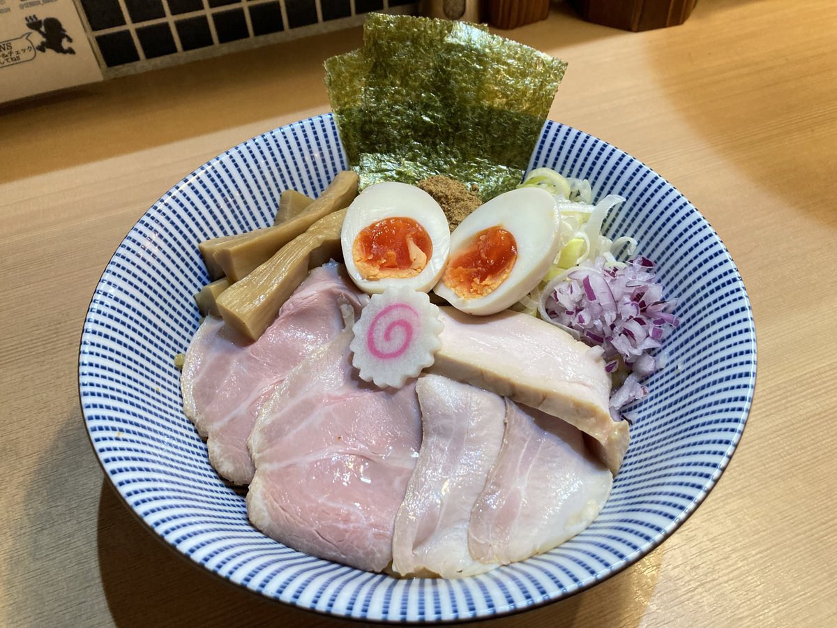 sendoh_ramen's tweet photo. 本日はサタデー‼️
本日も11時〜深夜2時（L.O30分前）
通し営業です🍜

・当店でしか味わえない!!!
【牛貝清湯中華そば】醤油or塩

・新宿小滝橋通り
姉妹店「中華そば流川」で
17年続く
【濃厚豚骨鶏魚介つけ麺】

・牛のコク感じる汁無し麺
【牛出汁まぜそば】
#中野ラーメン https://t.co/YnkMVCCvuS