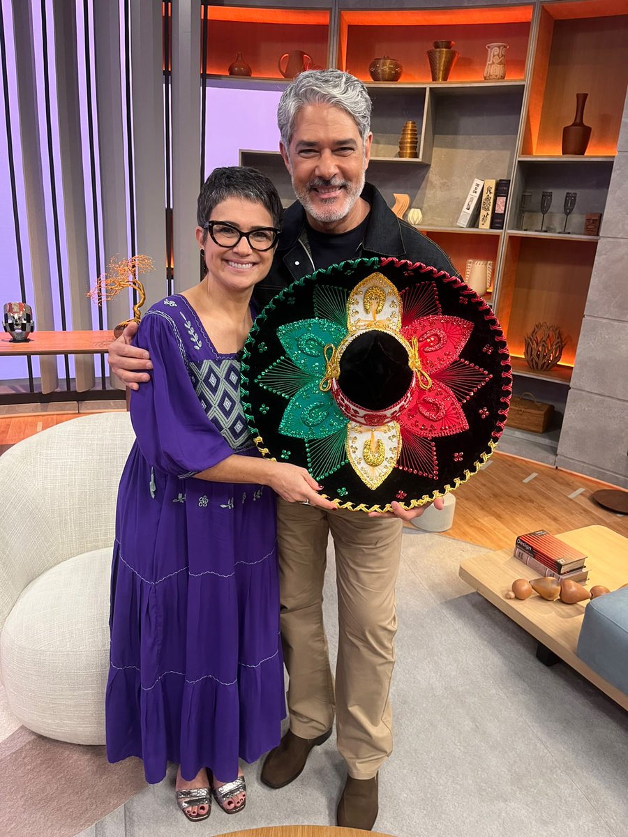 GloboReporter's tweet photo. Boa noite! O #GloboRepórter está no ar. 🇲🇽 https://t.co/McuPnpTc7D