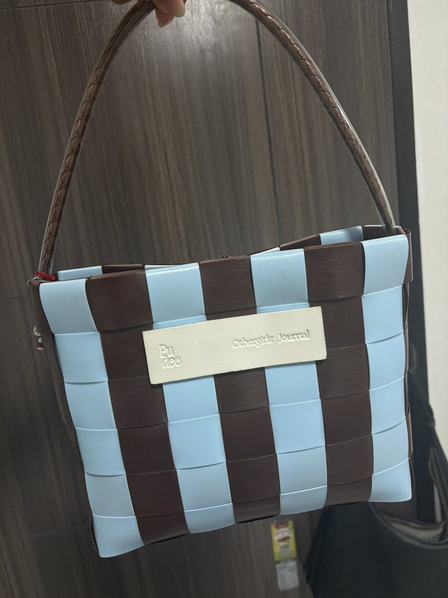 margenta09's tweet photo. ส่งต่อกระเป๋าสาน Pudee Milo Bag 
มีถุงผ้า อุปกรณ์ ให้ครบเลยค่ะ
ราคา 550 ส่งฟรีค่า  (from 780)  🚚

#pudeepudee #twentyfifth #กระเป๋าสาน #aimer #thepocketwood #atreasurebox #stylistshop #jellyplease #ส่งต่อกระเป๋า https://t.co/pEiJF5JKdg