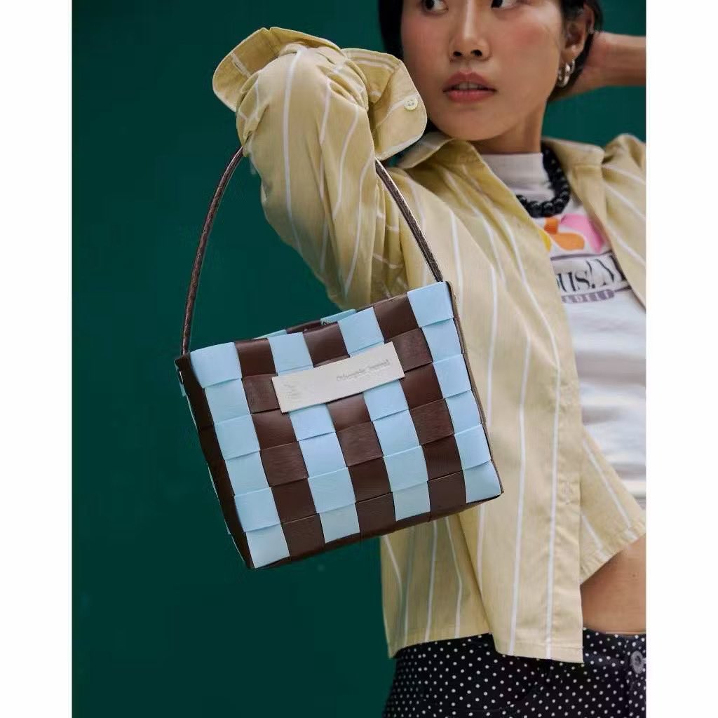 margenta09's tweet photo. ส่งต่อกระเป๋าสาน Pudee Milo Bag 
มีถุงผ้า อุปกรณ์ ให้ครบเลยค่ะ
ราคา 550 ส่งฟรีค่า  (from 780)  🚚

#pudeepudee #twentyfifth #กระเป๋าสาน #aimer #thepocketwood #atreasurebox #stylistshop #jellyplease #ส่งต่อกระเป๋า https://t.co/pEiJF5JKdg