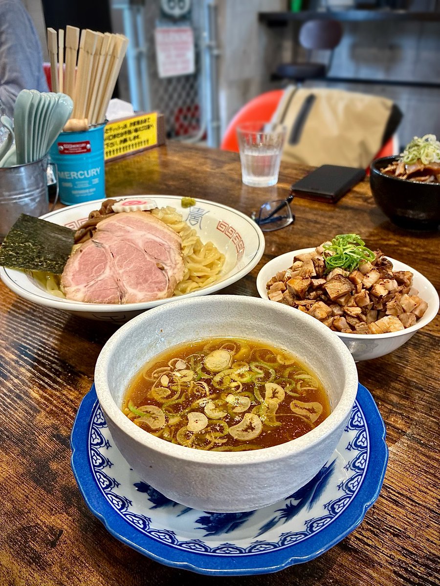 UNDOWN5219's tweet photo. OldSchool中華ソバ Miya De La Soul
@RideKj 

【つけソバ】1000円
肉めし250円

麺友誘ったけど返信来なかったから.....のんびりと🛵で行ったら👓待ってた🤣🙏🏻40分近くも待たせてごめんなさい同麺感謝🙏😅
2026年度レギュラーメニューコンプリート㊗️🎉
どれ食べても超絶美味しいお店🏆

Gochi🙏🏻💯 https://t.co/DSE1cAkEGf