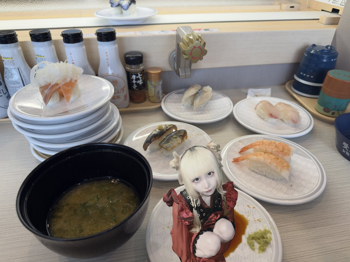 Jun3815's tweet photo. 今日も仕事だし朝昼兼用でご飯食べて頑張るかー！最近は世界ちゃんも注文できるらしいですね。
はま寿司めちゃくちゃ美味しいです〜！
#世界が止まらない 
#はま寿司 https://t.co/ip0OQ4pt7T
