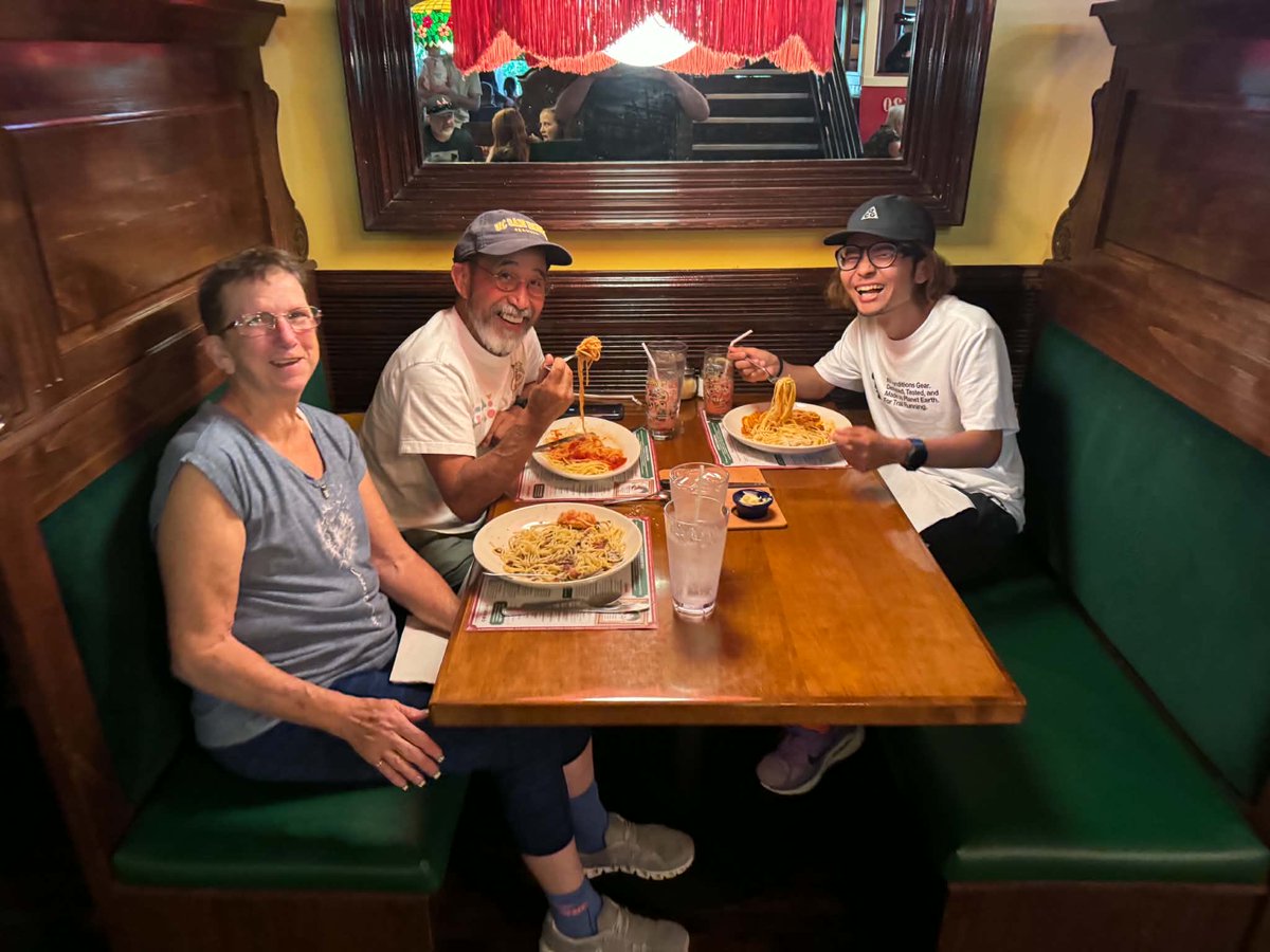 KuniYamagata's tweet photo. Old Spaghetti Factory という1969年から始まったサクラメントでは有名なレストランです。 https://t.co/XbTCfLcrDs