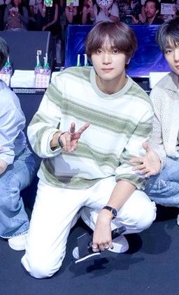 don6le's tweet photo. 하하하핳ㅎ핳ㅎ 얼굴 졸귀 https://t.co/DKk4N04U6Z